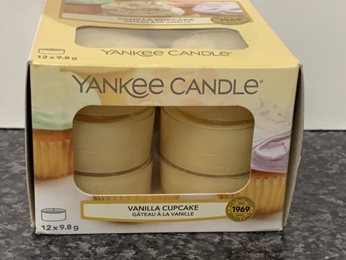 Yankee candle vanilla - candle, cupcake