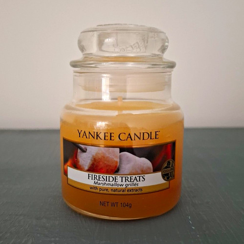 Yankee candle fireside - candle, treats