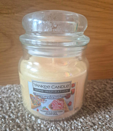 Yankee candle strawberry - candle,