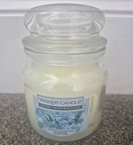Yankee candle white - candle, cones
